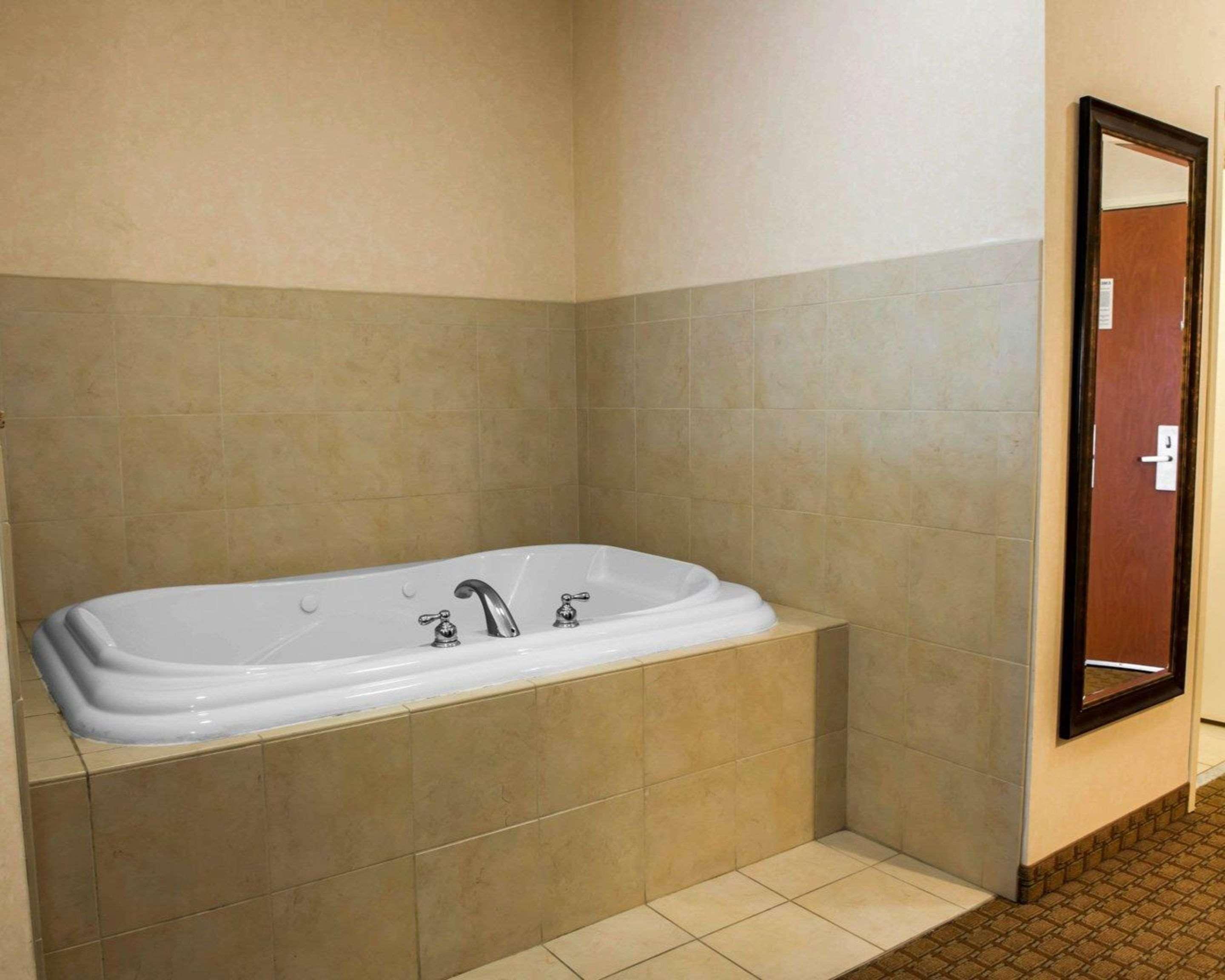 Comfort Suites Southport Exteriör bild
