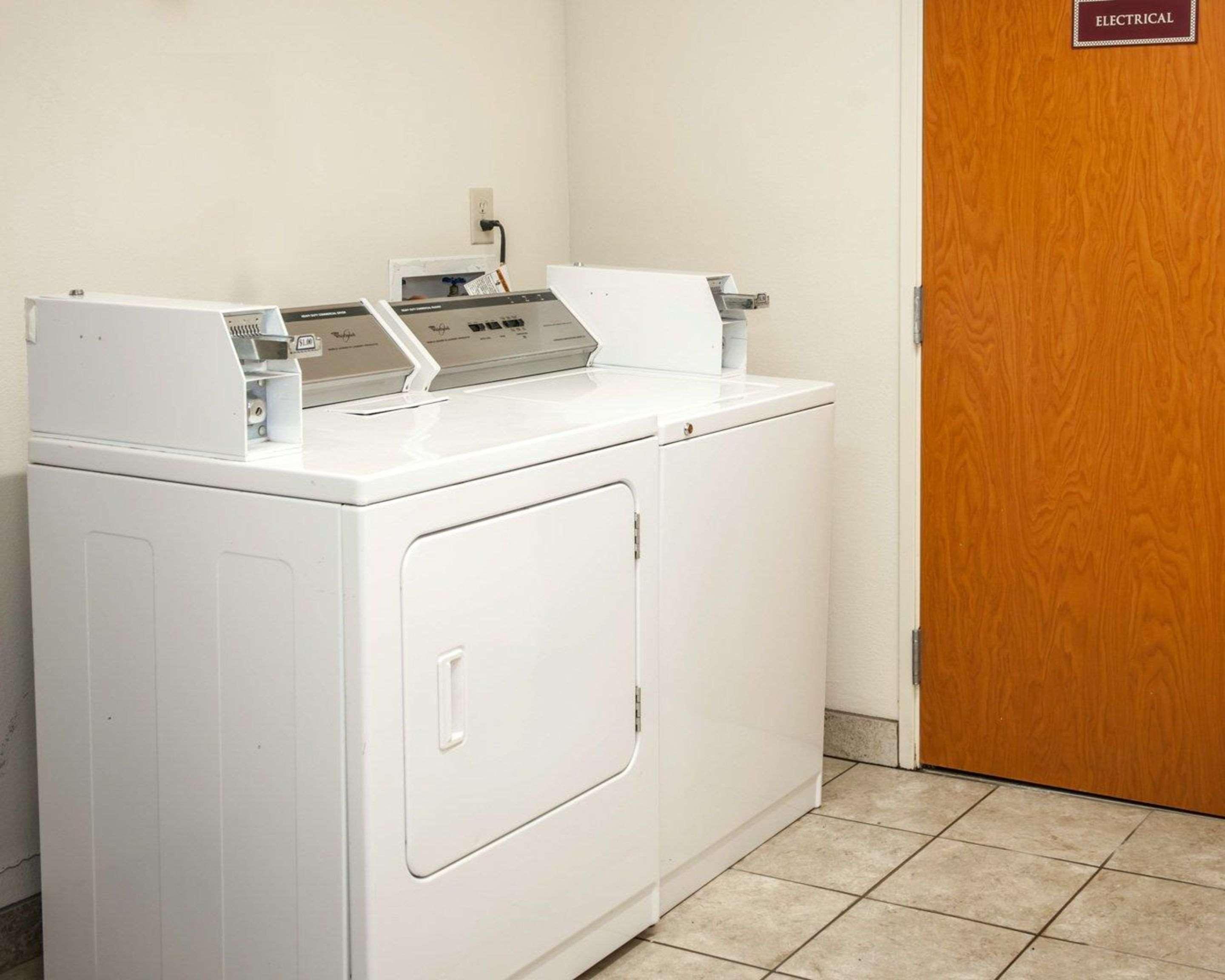 Comfort Suites Southport Exteriör bild
